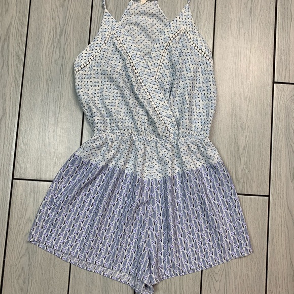 Beautiful Romper ✨💙✨ - Picture 2 of 6